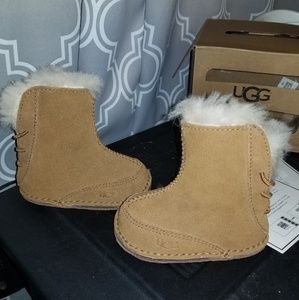 I Boo Ugg Boot Small 2/3 6-12 months